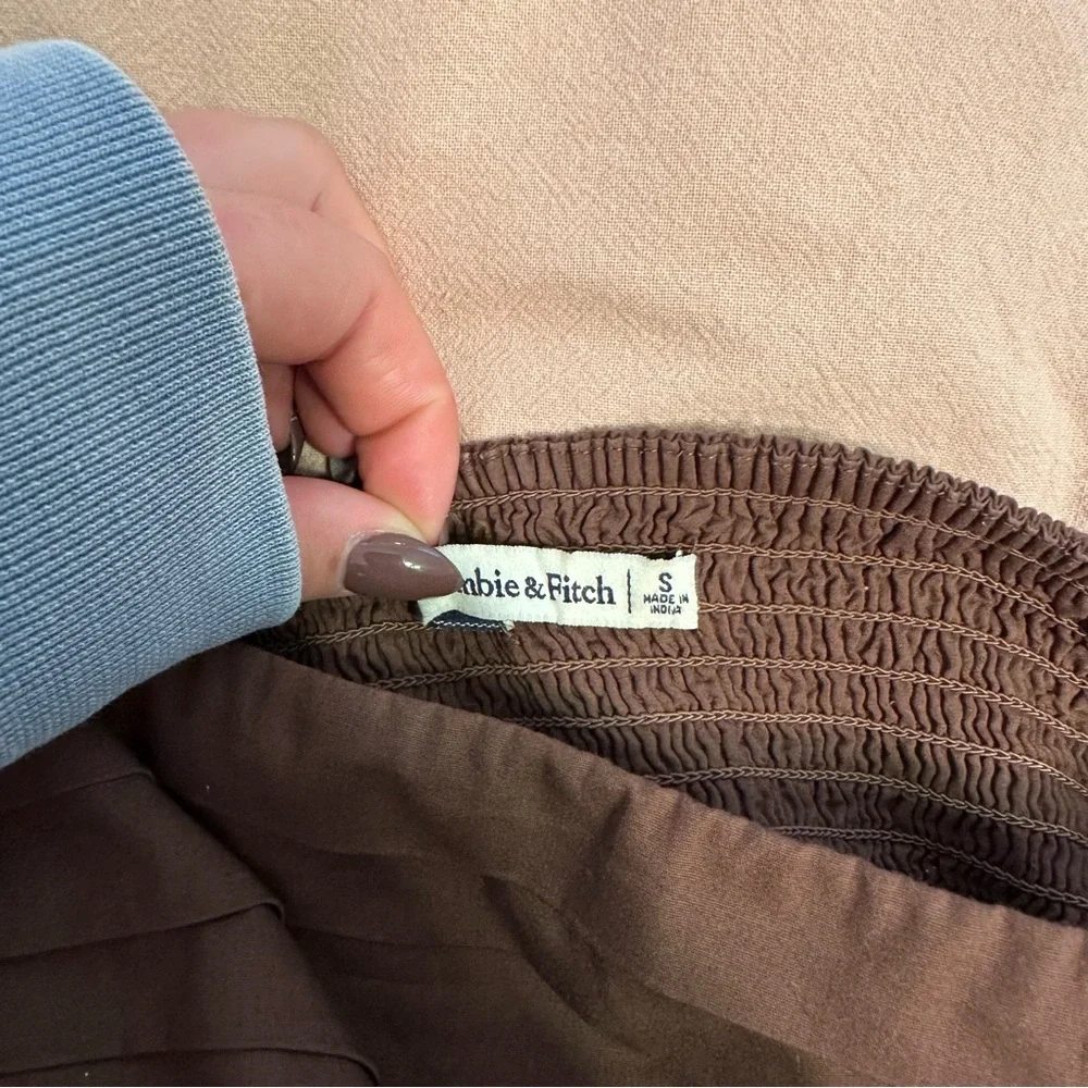 Abercrombie & Fitch Size small brown Puff Sleeve Square Neck